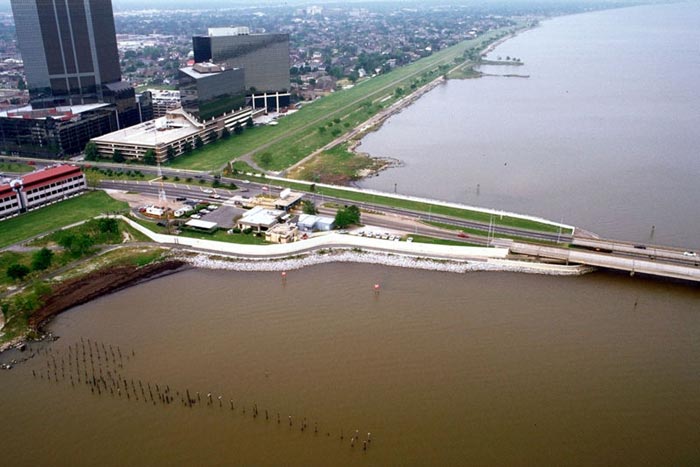 This photo features the southern end of the Lake Pontchartrain Causeway, two parallel bridges that cross Lake Pontchartrain in Louisiana, USA. The longer bridge is one of the longest in the world, reaching an amazing 38442 metres in length (126122 feet).